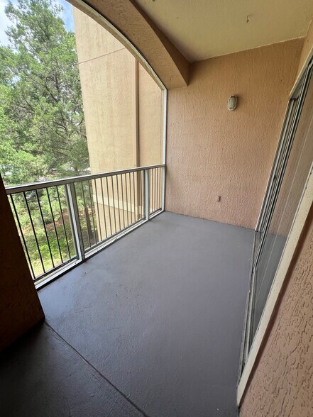 Balcony - 5512 Metrowest Blvd