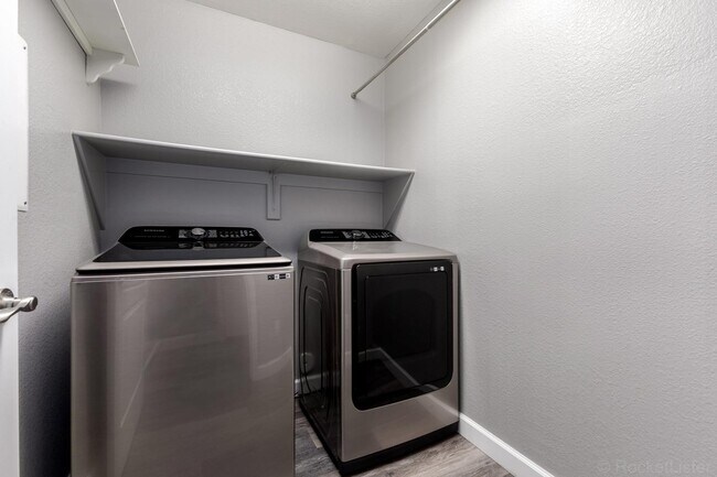 Building Photo - 2313 W Straight Arrow Ln