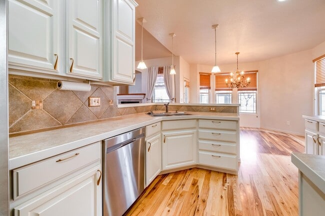 Building Photo - 5-bedroom, 3-bathroom home located in Windsor, CO.