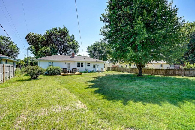 Large Backyard - 460 Hilton Dr
