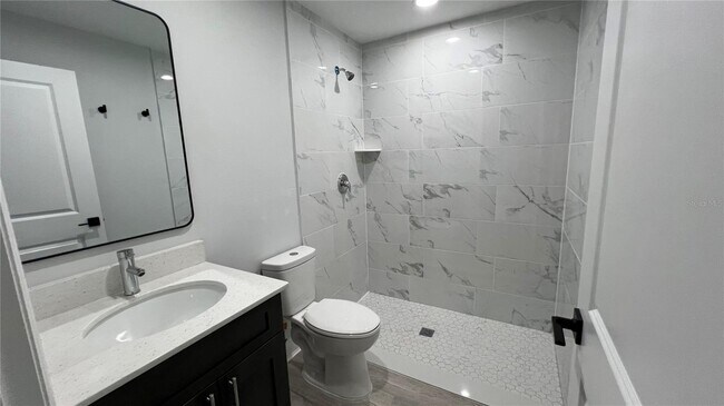 Building Photo - 509 Renault Ave