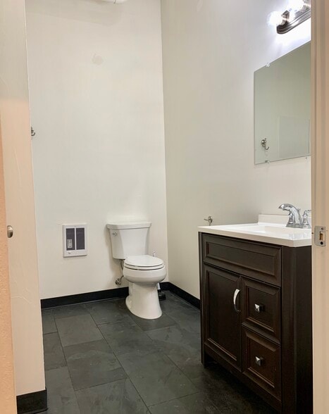 Building Photo - 181 Elm St