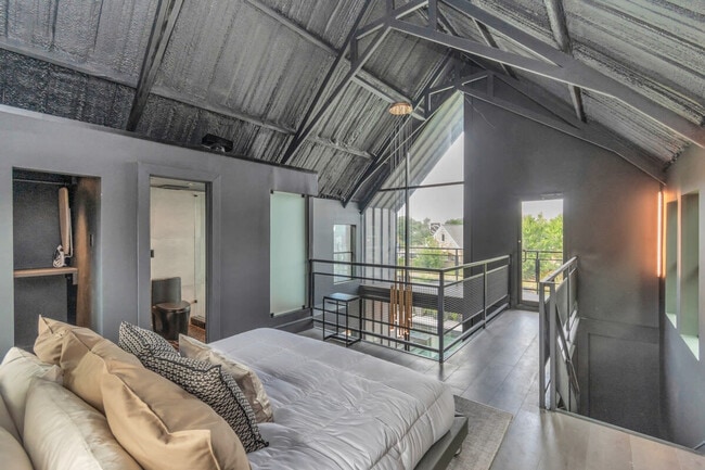 Building Photo - 2703 Blodgett St