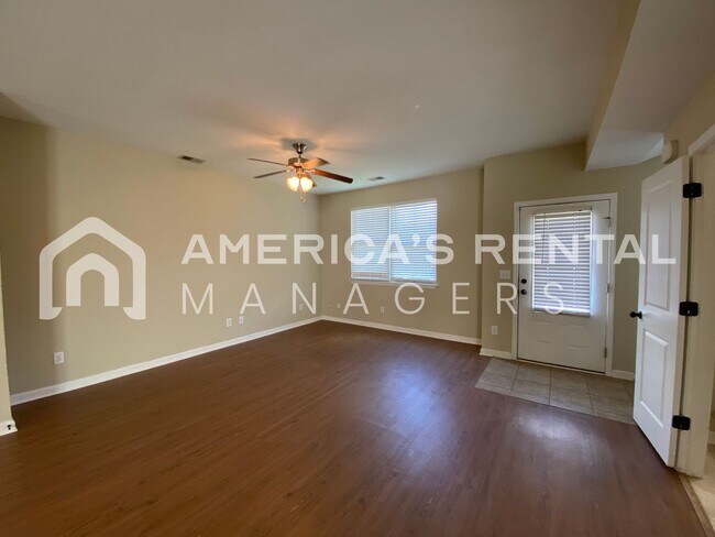 Building Photo - 133 The Heights Dr