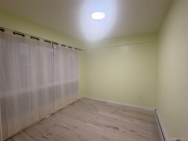 Building Photo - 79 Monhagen Ave