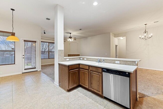 Building Photo - 2134 Paradise Ridge Dr