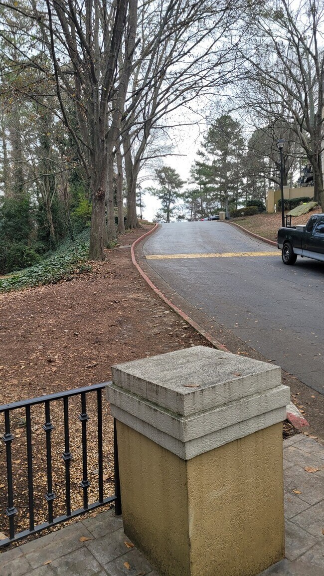 Building Photo - 2 bedroom 2 bath Condo in Lenox Heights, o...