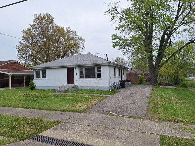 Front of HOme - 1611 Clarice Way