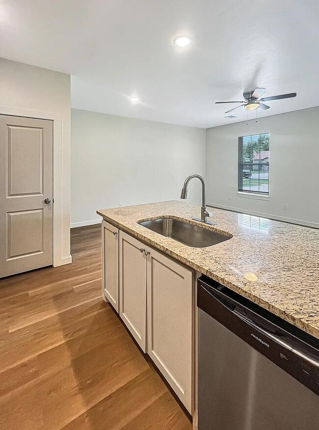 Building Photo - Stunning BRAND NEW 3 Bed, 2 Bath Home for ...