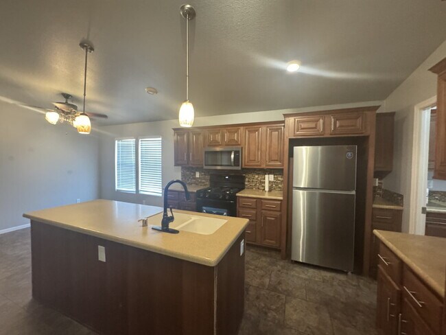 Building Photo - "Spacious 3-Bedroom Oasis with 2 Full Baths on Mount Rainier Ave, Las Vegas – Your Perfect Retrea...