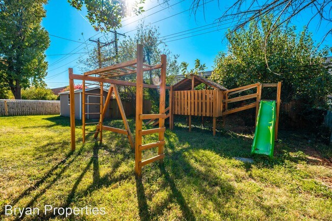 Building Photo - 3 br, 2 bath House - 2825 S. Stewart Ave
