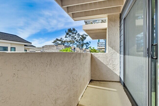 Building Photo - Welcome to this beautiful 1,042 sq. ft. condo offering modern comfort in a prime location!