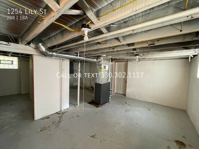 Building Photo - 1254 Lily St
