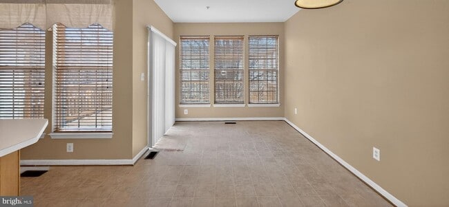 Building Photo - 2483 Lakeside Drive