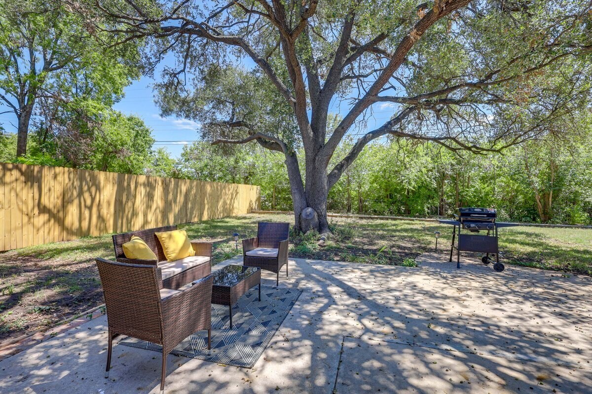 Building Photo - 2601 Bluejay Dr
