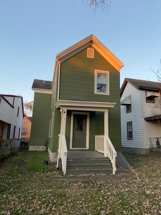 Building Photo - Beautifully updated and Spacious!  2 Bed House in Madisonville with walk through!!