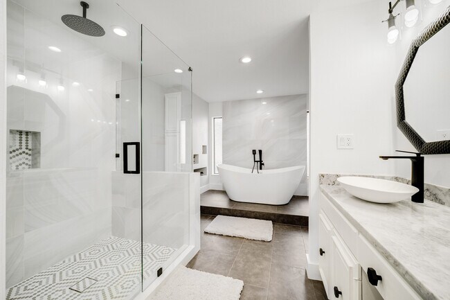 Building Photo - 313 Melorine Dr