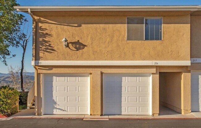 Building Photo - Rent Today!! Stunning 3-Bedroom Condo with...