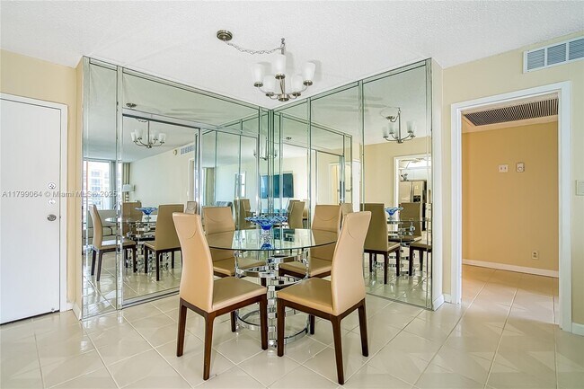 Building Photo - 2030 S Ocean Dr