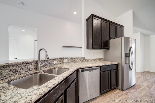 Building Photo - 4631 SW Athena Dr