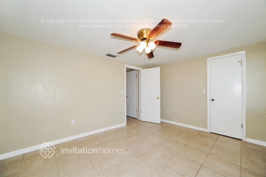 Building Photo - 3910 Glissade Dr