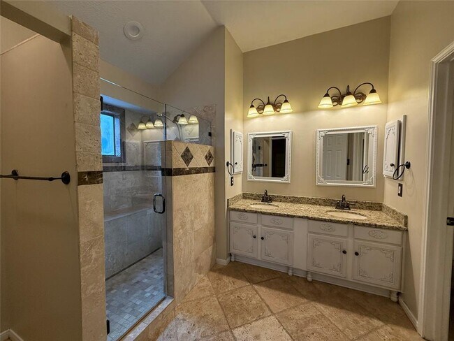 Building Photo - 4614 Russett Pl S