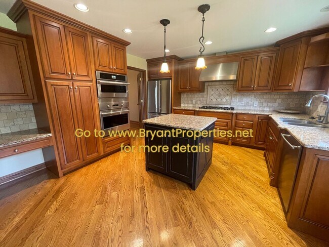 Building Photo - 1250 Dalemere Dr
