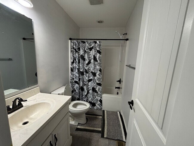 Building Photo - 155 Raspberry Dr