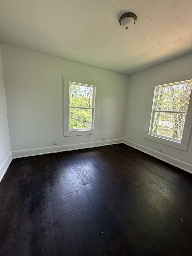 Building Photo - 1401 9th Ave