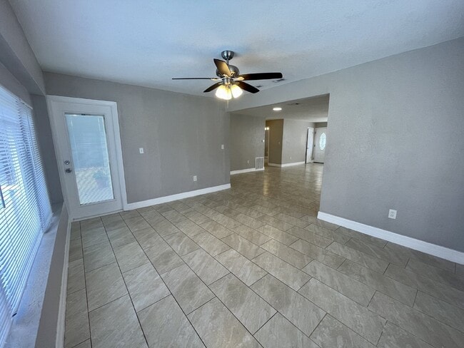 Building Photo - 4 bedroom 2 bathroom pool home for rent