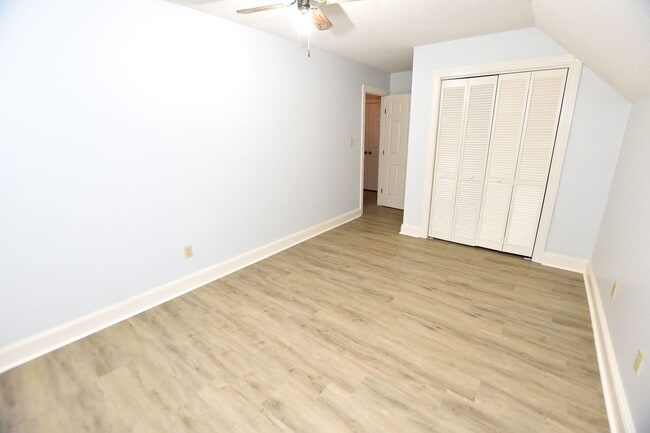 Building Photo - 1048 Ridgemeadow Ln