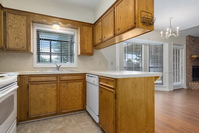 Building Photo - 5602 Pampus Ln