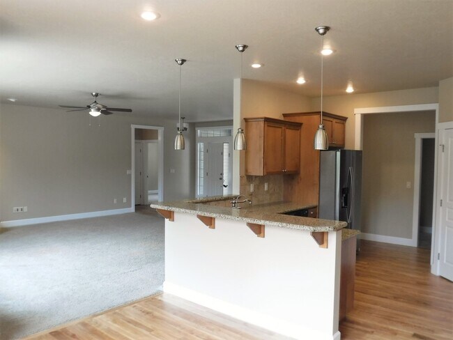 Building Photo - The perfect Eagle home with 3 bed, 3 bath, office, and bonus room! Located off Floating Feather b...