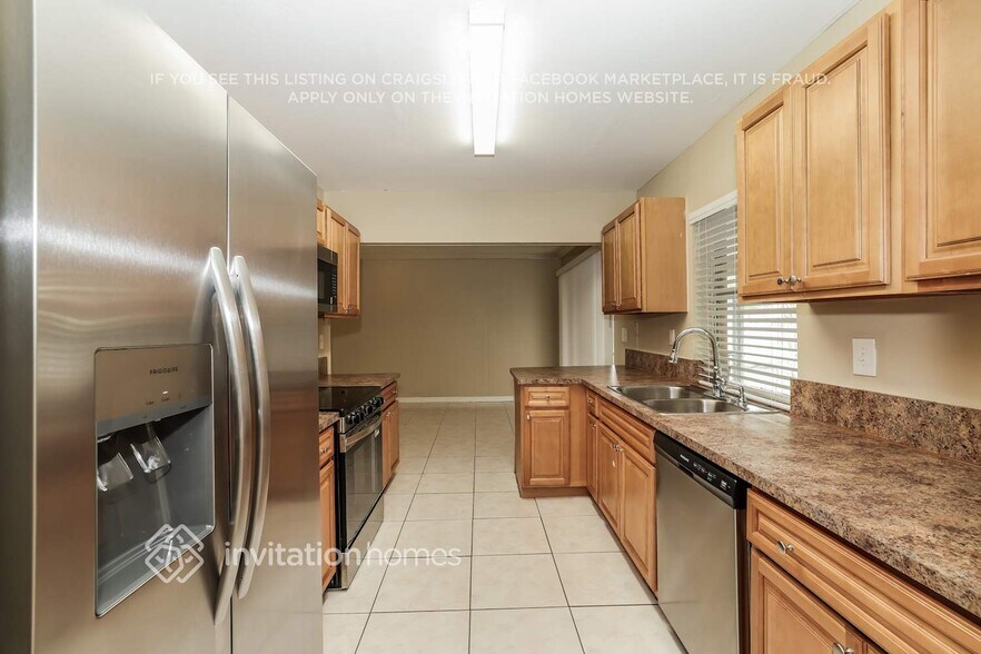 Building Photo - 321 Canterbury Dr W