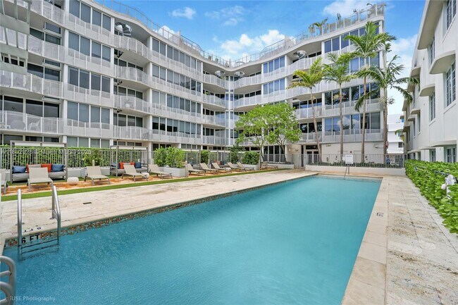 Building Photo - 2100 Park Ave