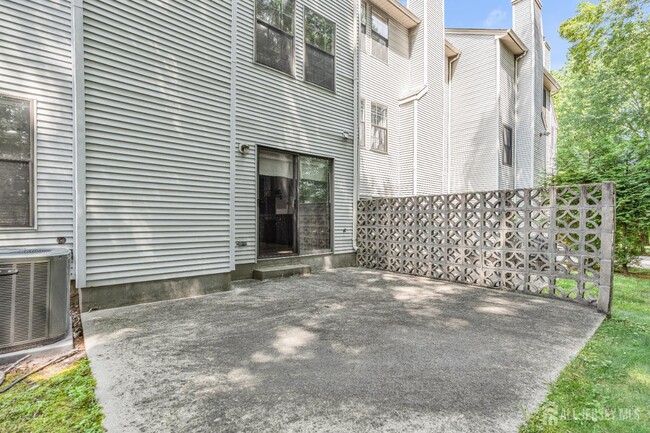 Building Photo - 3604 Springbrook Dr