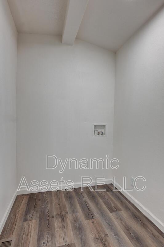 Building Photo - 705 N Cayuga St