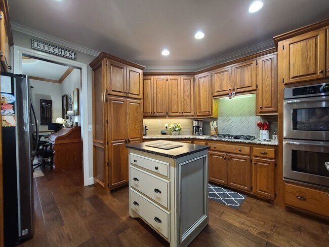Building Photo - 413 Hamptonridge Rd