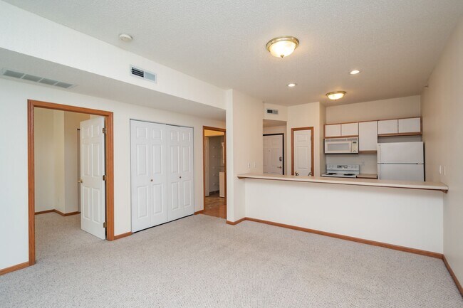 1BR/1 Bath - 725 SF - Kitchen - Autumn Ridge