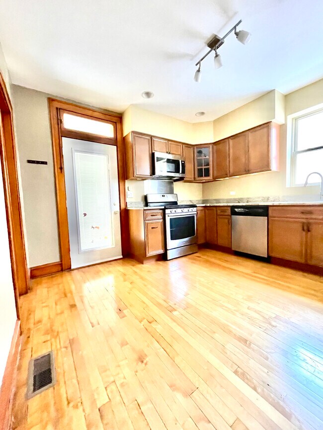 Building Photo - 3227 N Albany Ave