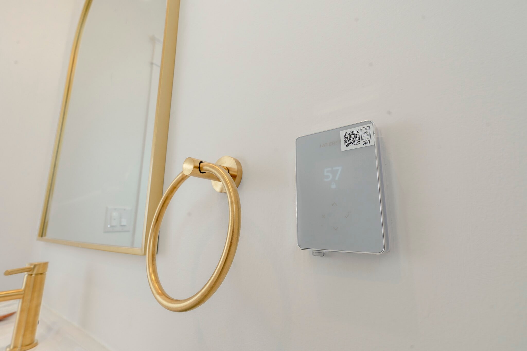 Full Bathroom - 167 N Union St