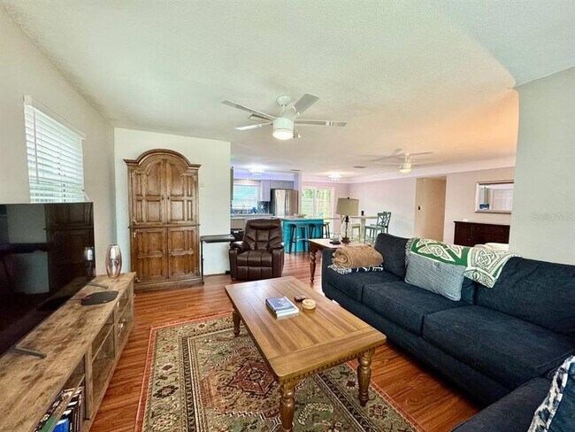 Building Photo - 3957 Wahoo Dr SE