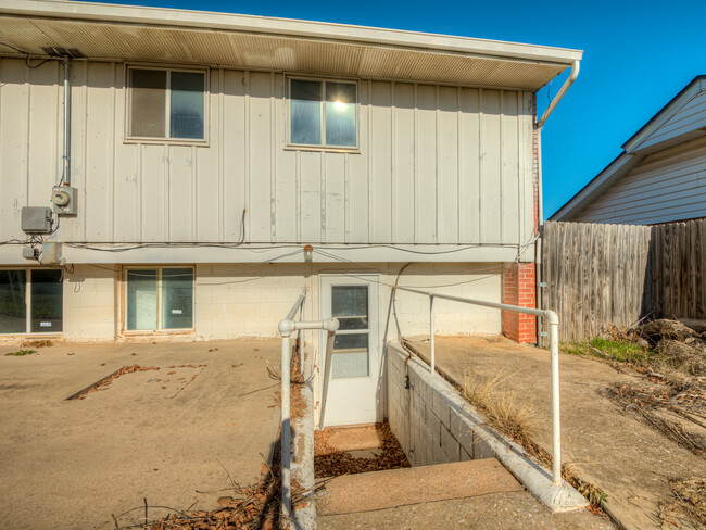 Building Photo - 2520 SW 68th St