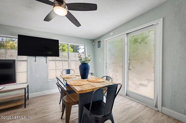 Building Photo - 719 S Shores Rd