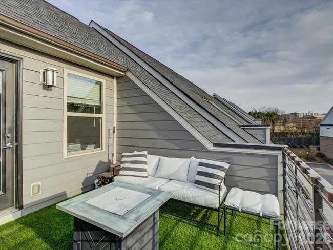 Building Photo - 11015 Stetler St