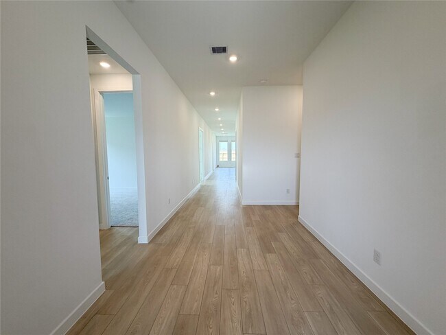 Building Photo - 2503 Pine Bluff Dr