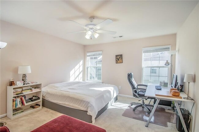 Building Photo - 2218 Landing Walk Dr