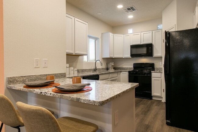 Building Photo - North Valley Townhome