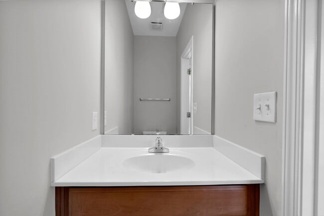 Building Photo - Wonderful craftsman style end-unit townhome