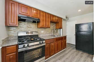 Building Photo - 4 Bedr4 Bedrooms in Parkville